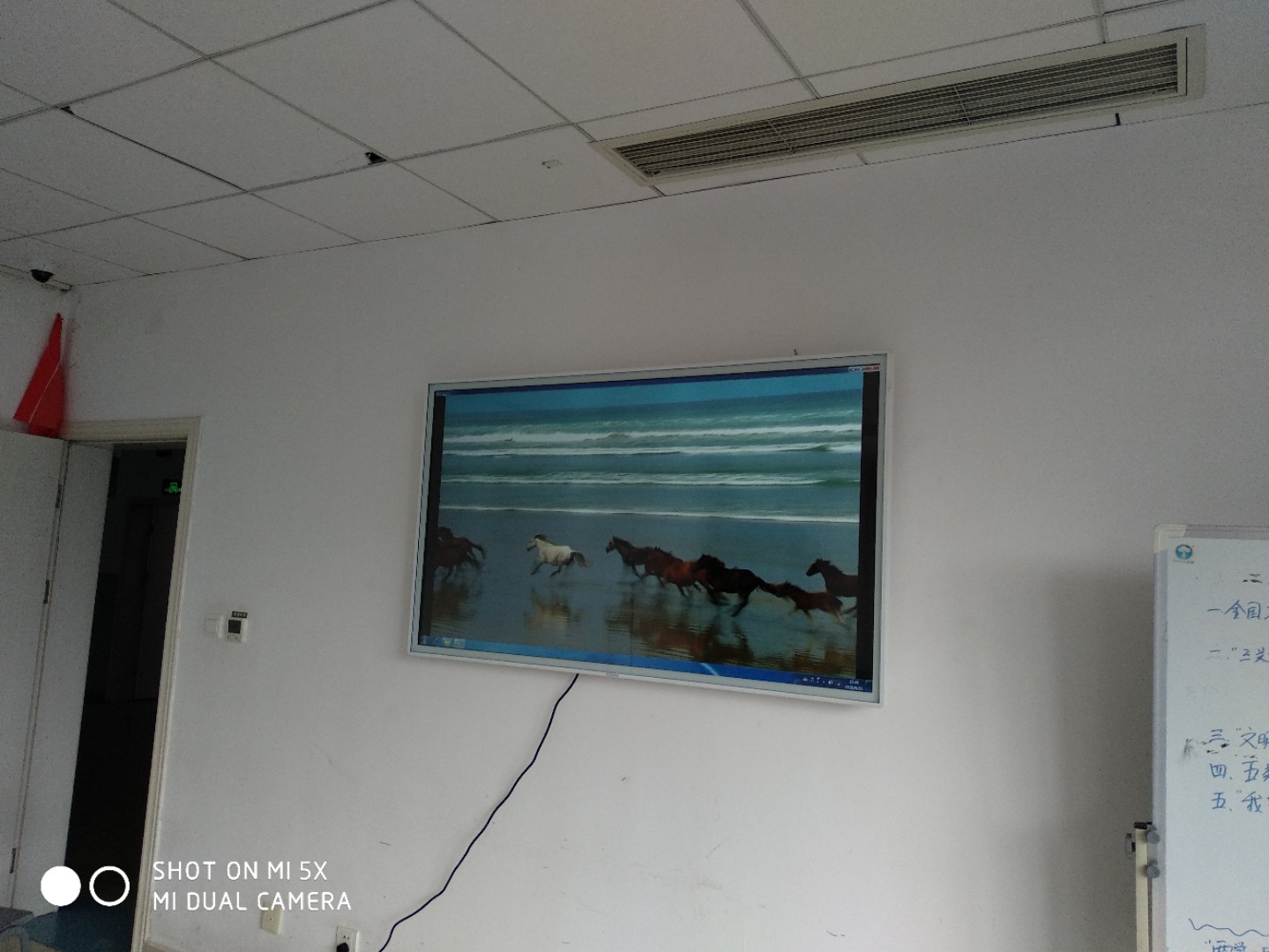 信特安65英寸壁掛一體機(jī)入駐錦陽某醫(yī)院