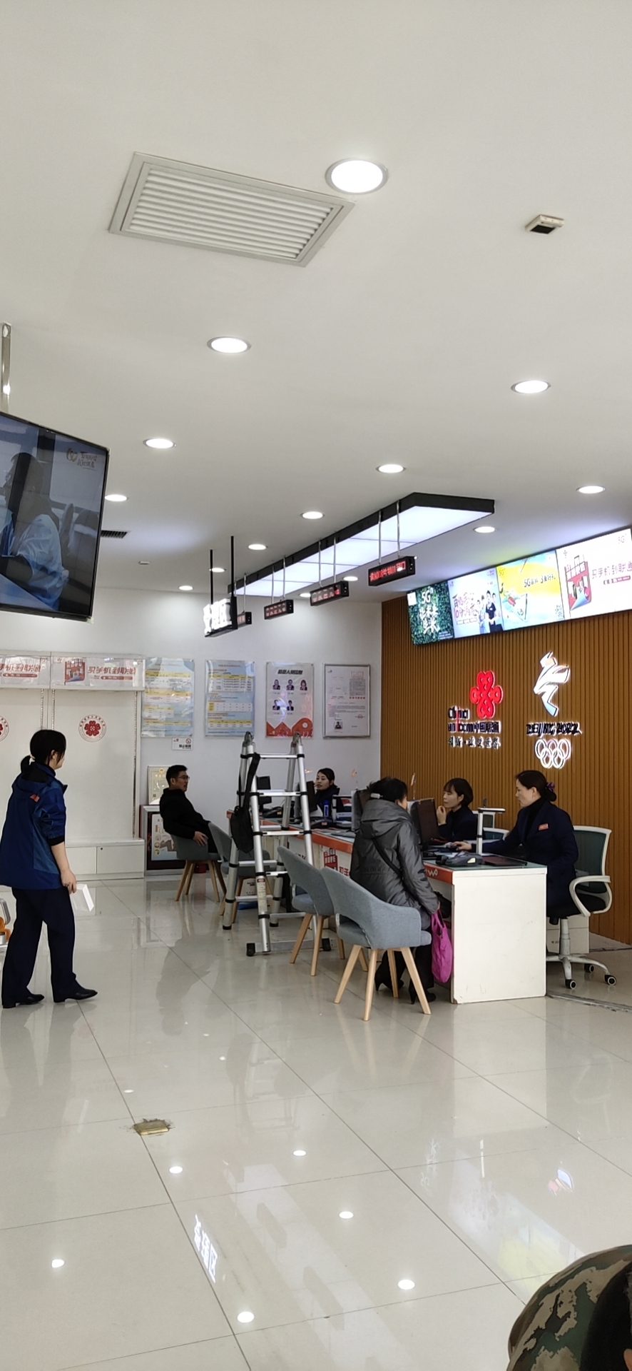 信特安排隊(duì)機(jī)窗口屏入駐陜西渭南聯(lián)通營(yíng)業(yè)廳