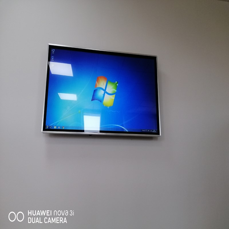 信特安49寸壁掛一體機(jī)入駐廣州某公司